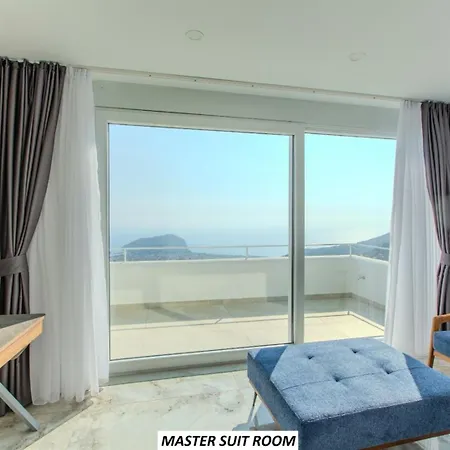 בית נופש Panoramic With A Pool אלאניה