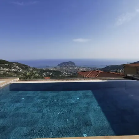 Panoramic With A Pool אלאניה
