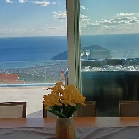 Panoramic With A Pool Nyaraló *