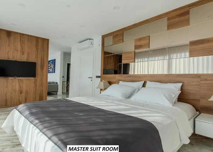 Vakantiehuis Panoramic With A Pool