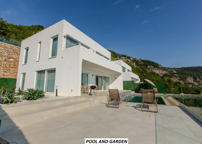 Vakantiehuis Panoramic With A Pool