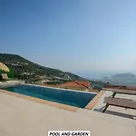 Panoramic With A Pool Vakantiehuis *