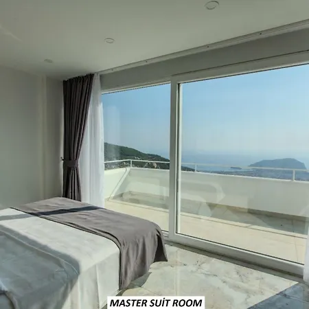 Panoramic With A Pool بيت للعطل