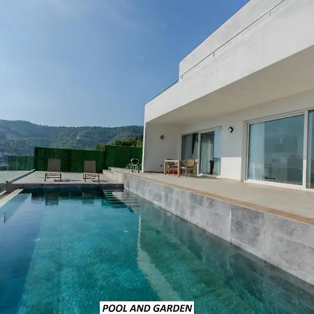 بيت للعطل Panoramic With A Pool *