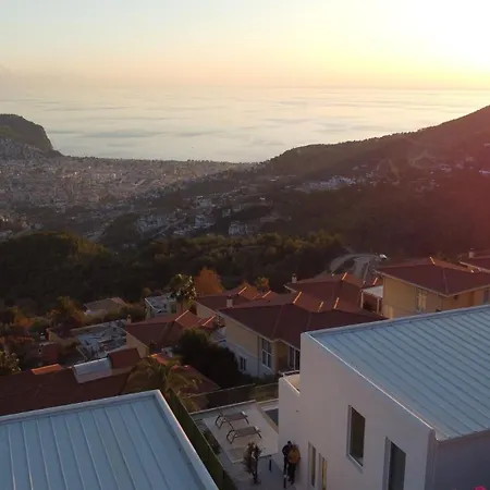 Panoramic With A Pool بيت للعطل ألانيا