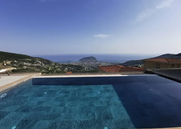 Panoramic With A Pool ألانيا