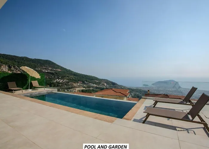 Panoramic With A Pool بيت للعطل *